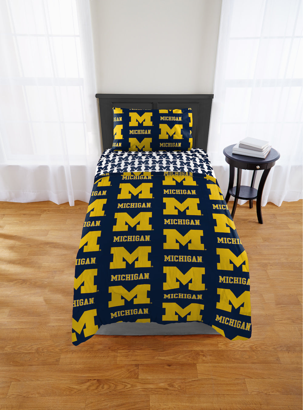 Michigan Wolverines twin size bed in a bag
