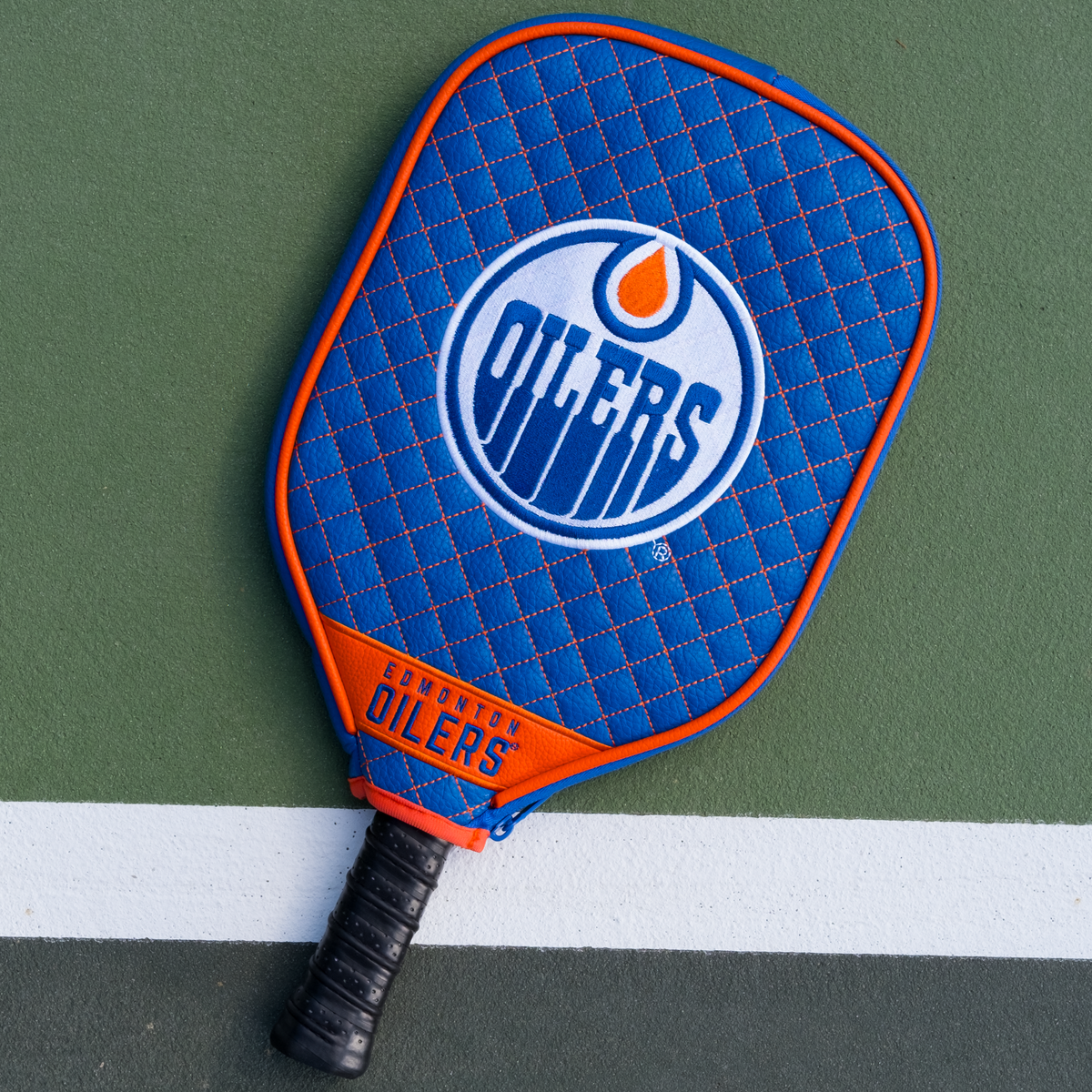 Edmonton Oilers quilted pickleball paddle cover on court view