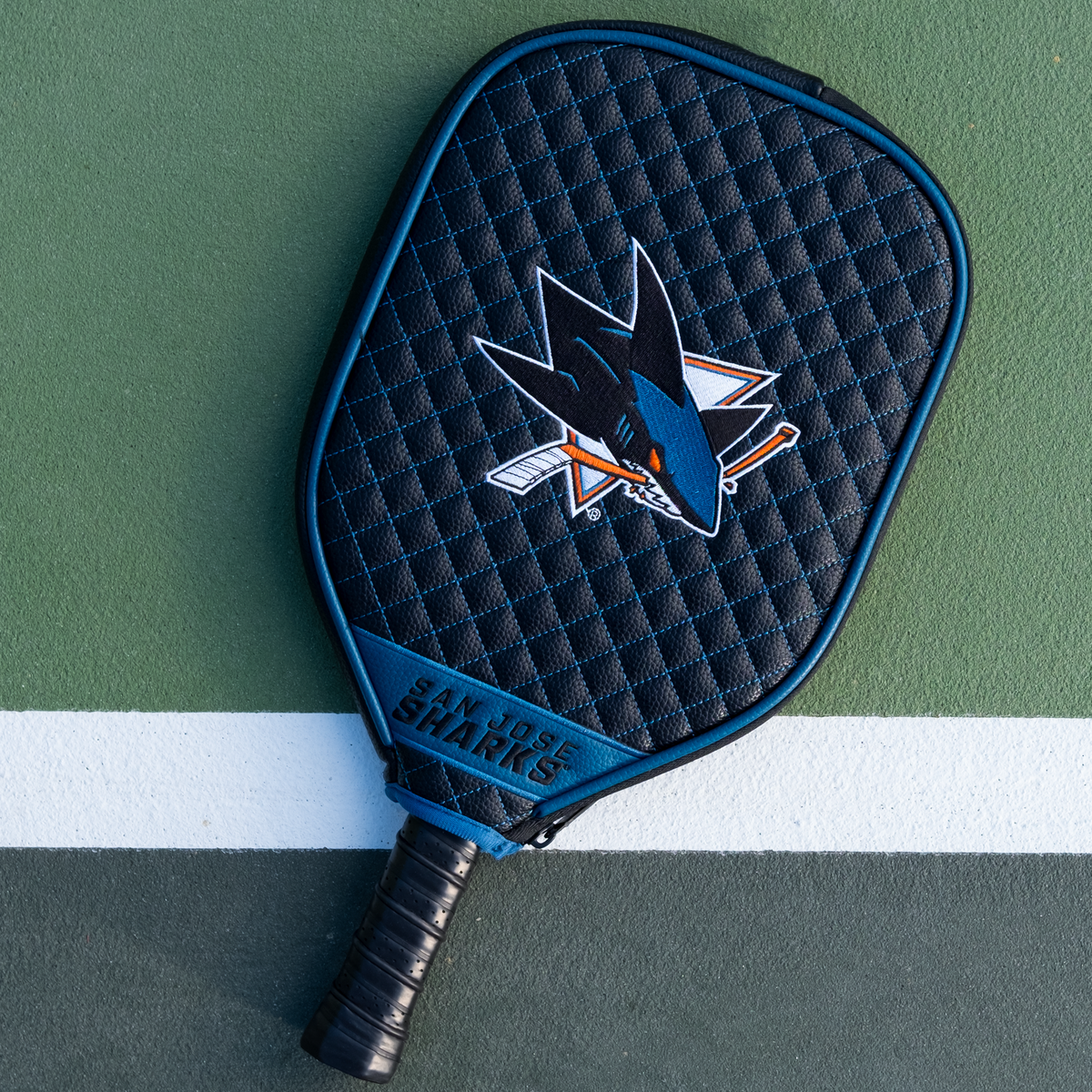 San Jose Sharks Black quilted pickleball paddle cover on court