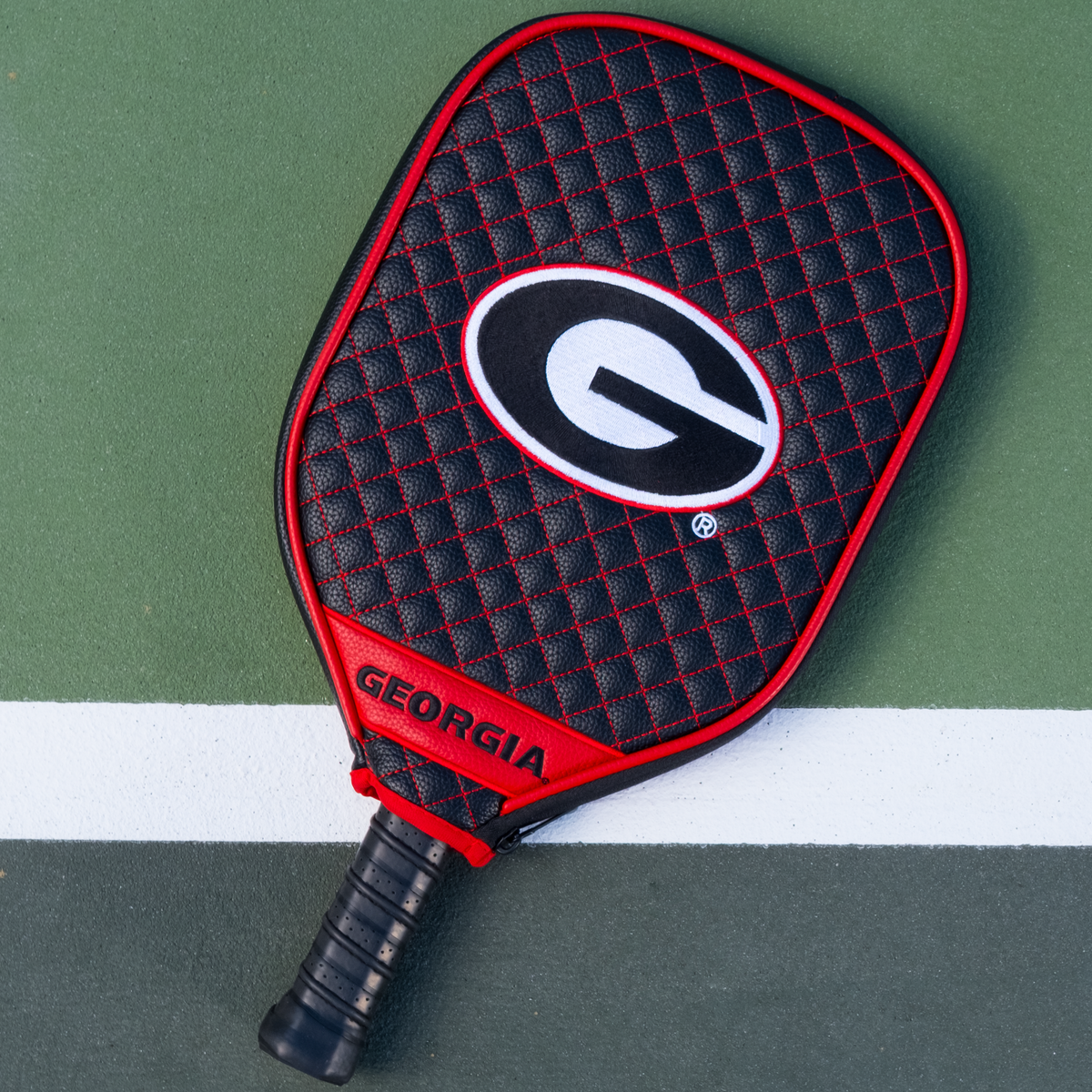 Georgia Bulldogs Black quilted pickleball paddle cover on court