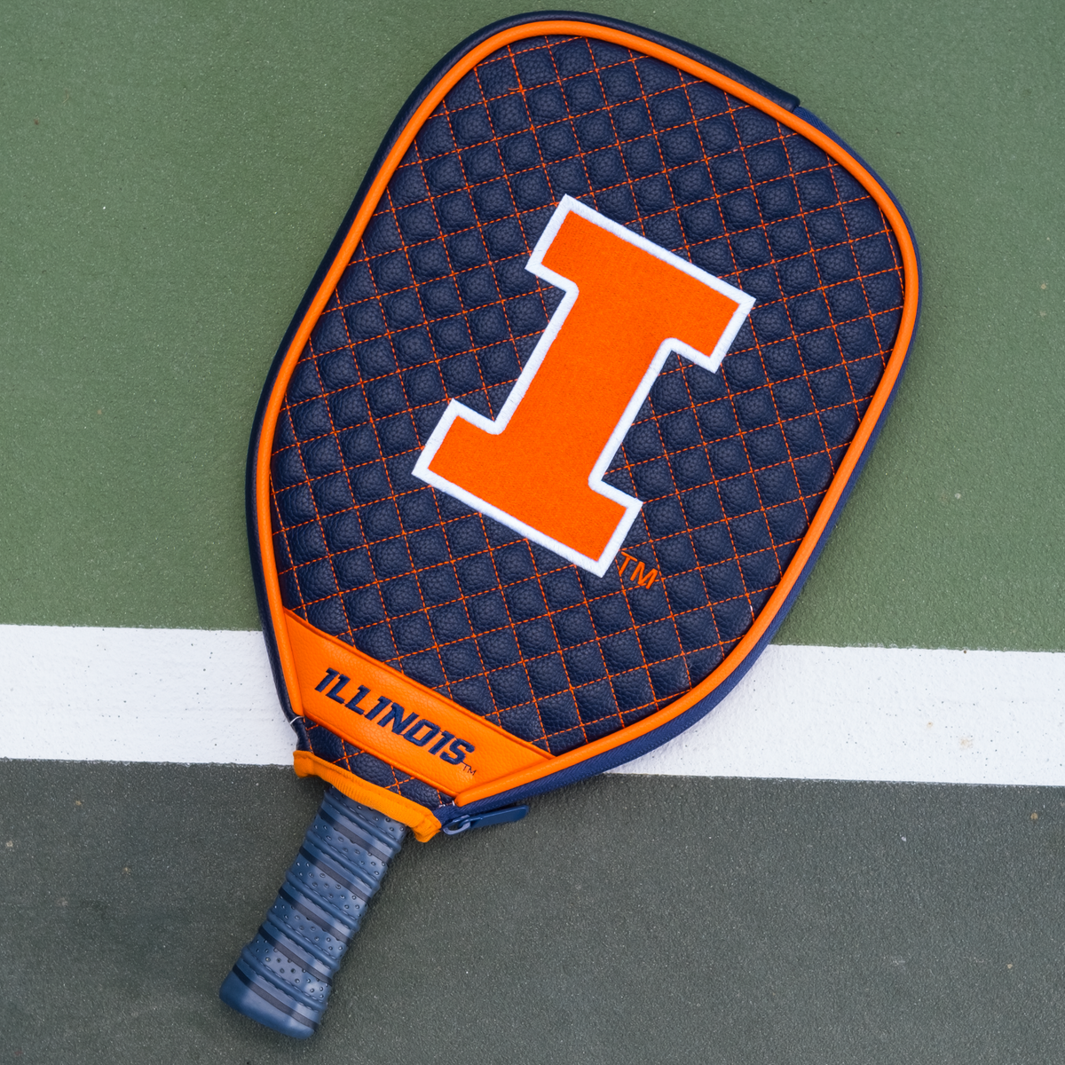 Illinois Fighting Illini quilted pickleball paddle cover on court view