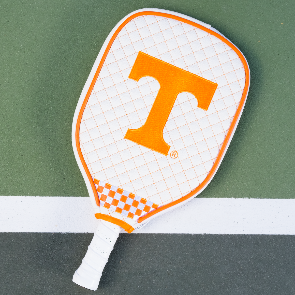 Tennessee Volunteers quilted pickleball paddle cover on court view