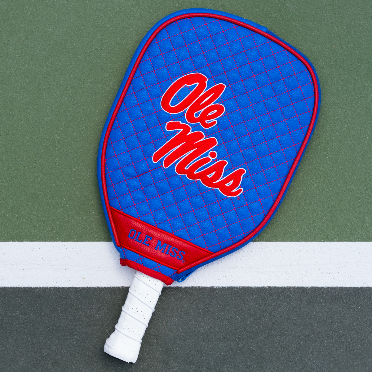Mississippi Rebels quilted pickleball paddle cover on court view