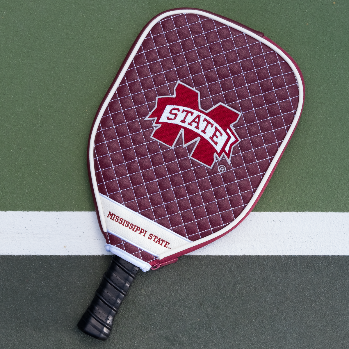 Mississippi State Bulldogs quilted pickleball paddle cover on court view