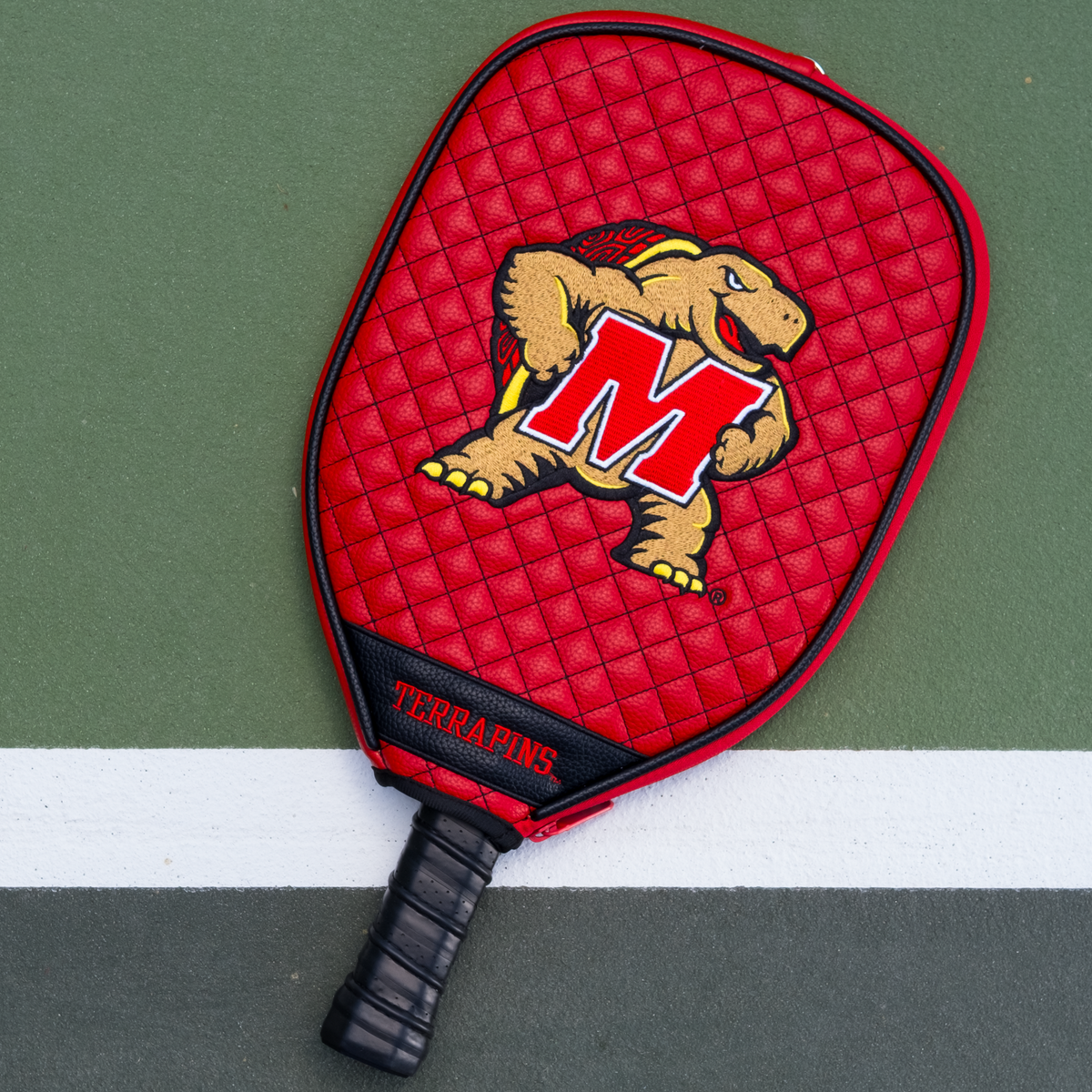 Maryland Terrapins quilted pickleball paddle cover on court view