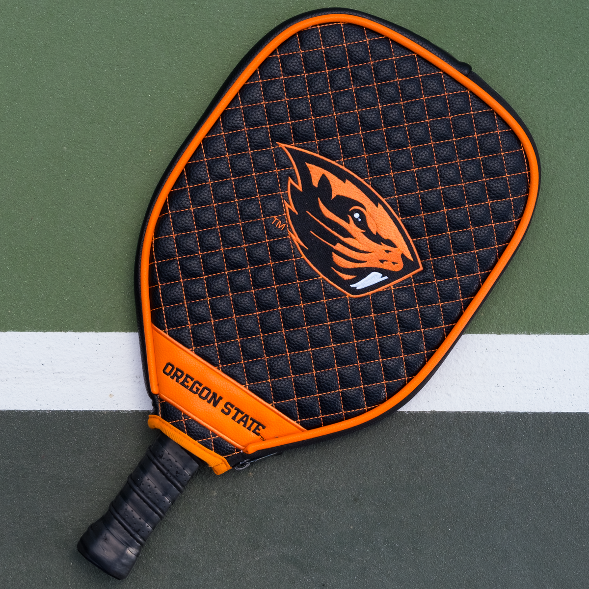 Oregon State Beavers quilted pickleball paddle cover on court view
