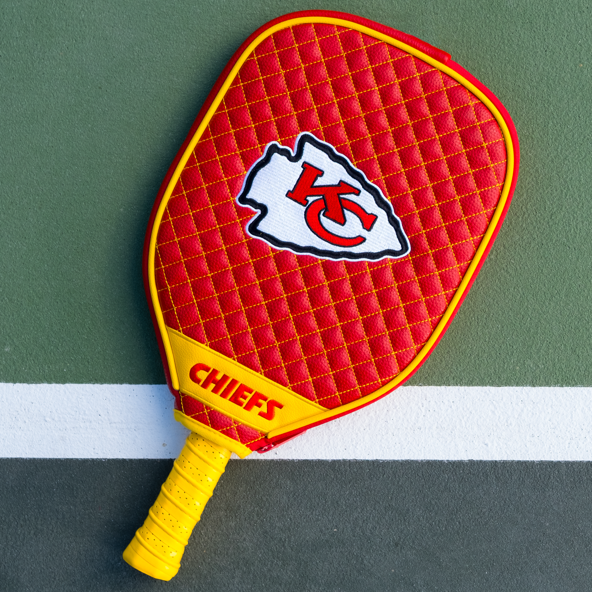 Kansas City Chiefs quilted pickleball paddle cover on court view
