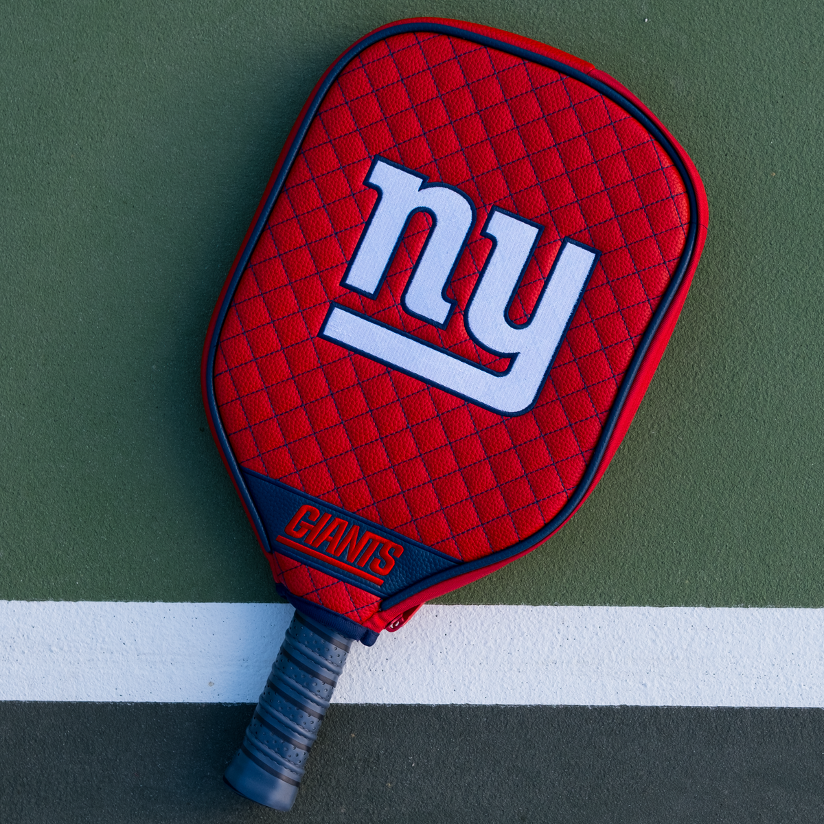 New York Giants Red quilted pickleball paddle cover on court