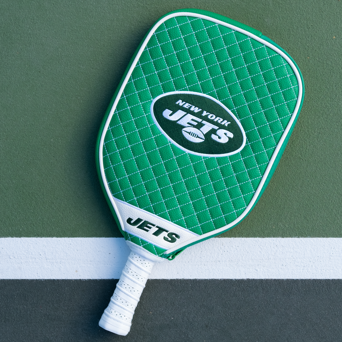 New York Jets Green quilted pickleball paddle cover on court