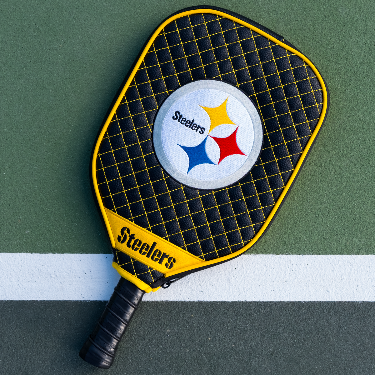 Pittsburgh Steelers quilted pickleball paddle cover on court view