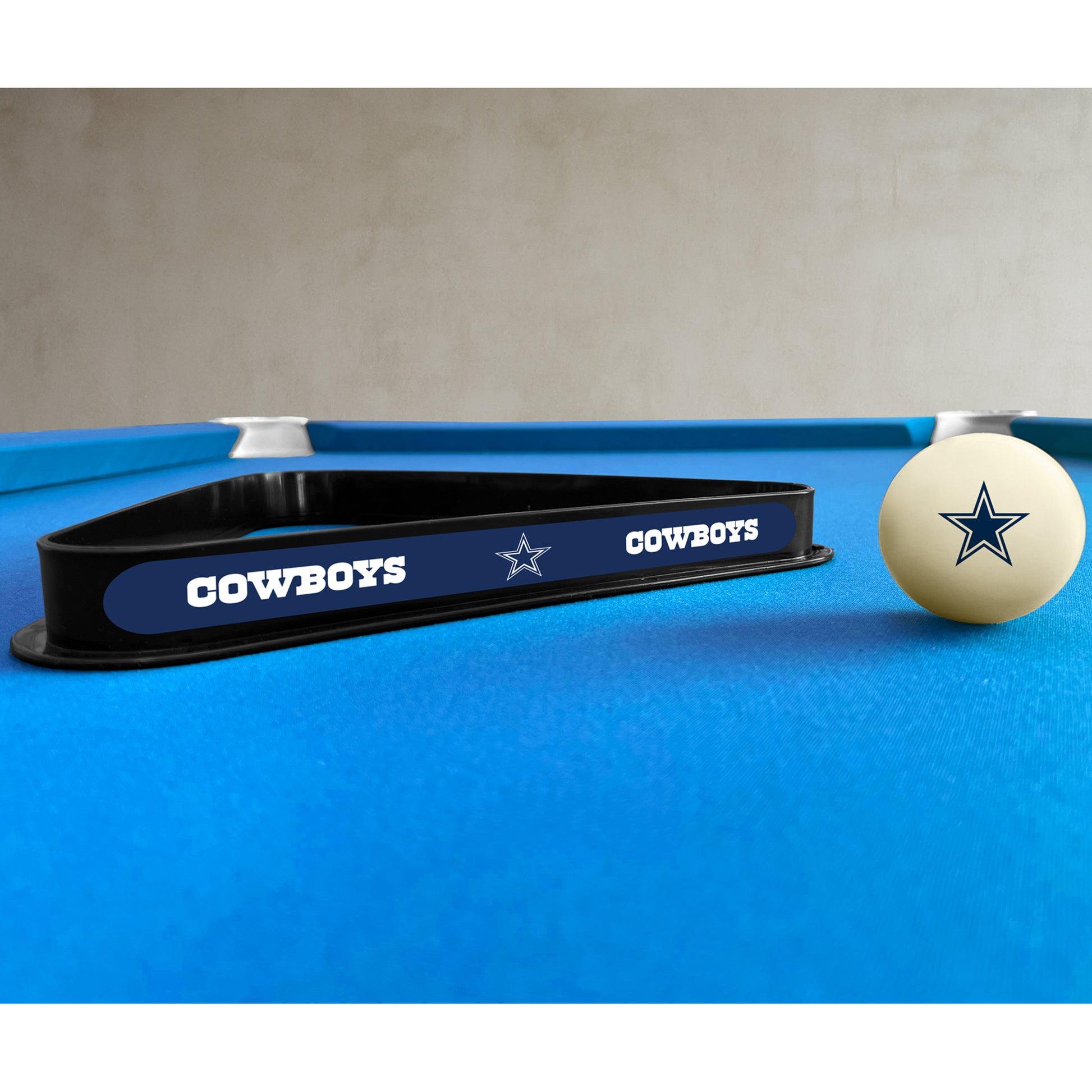 Dallas Cowboys triangle rack and cue ball set