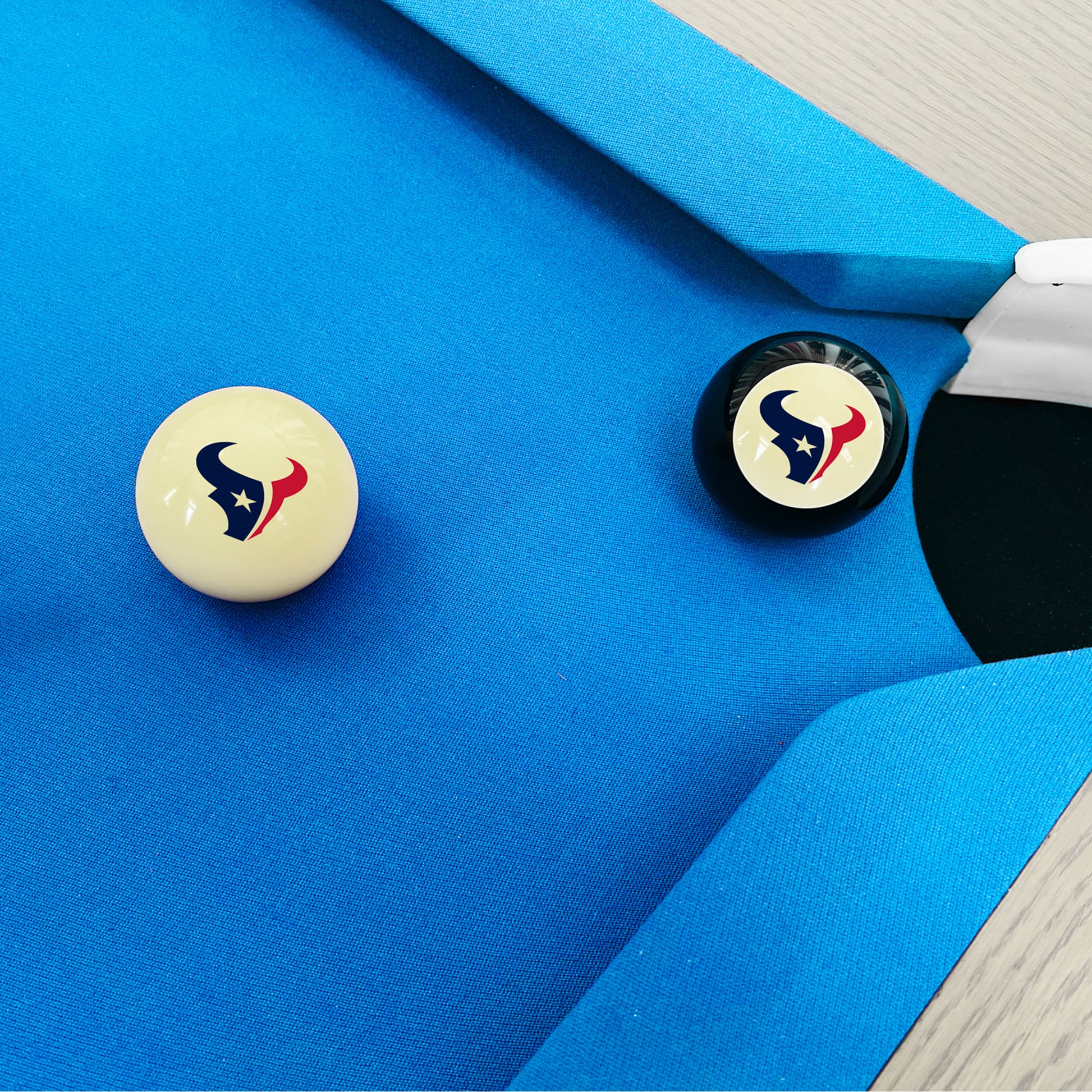 Houston Texans 8 ball and cue ball set