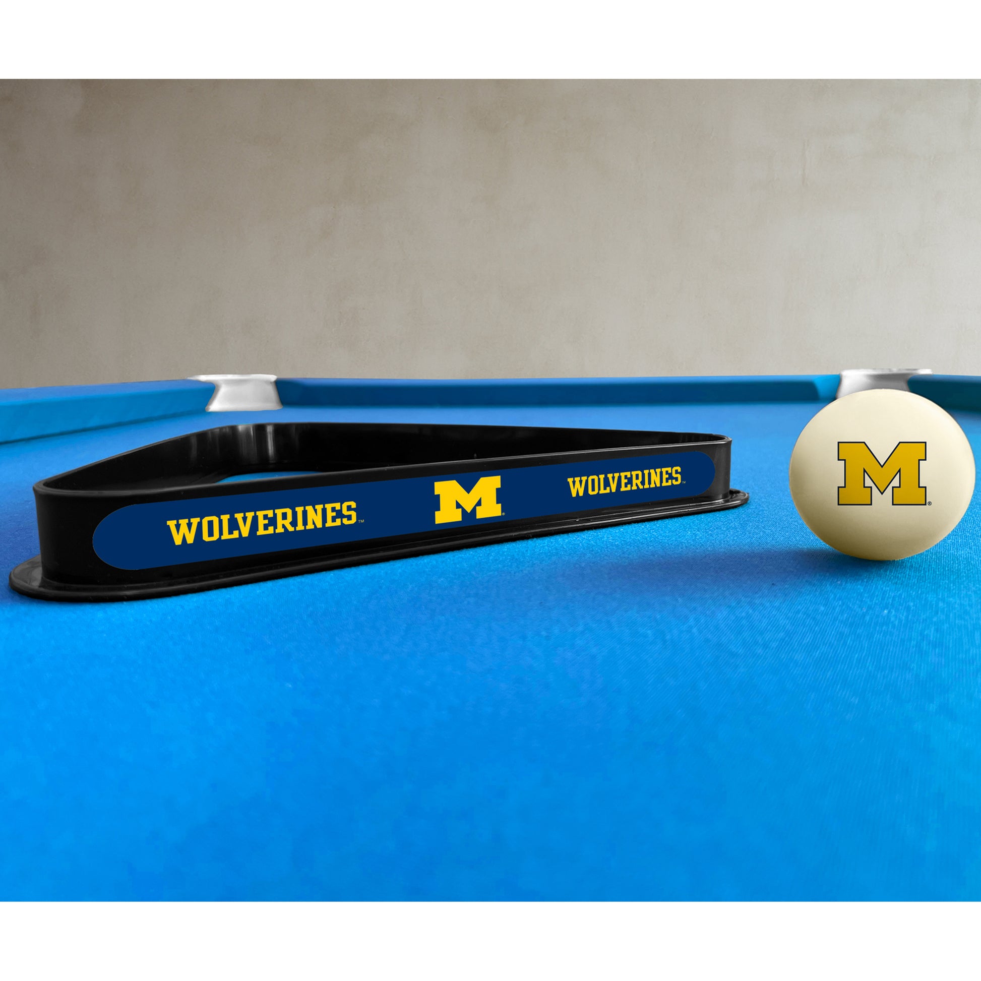 Michigan Wolverines triangle rack and cue ball set