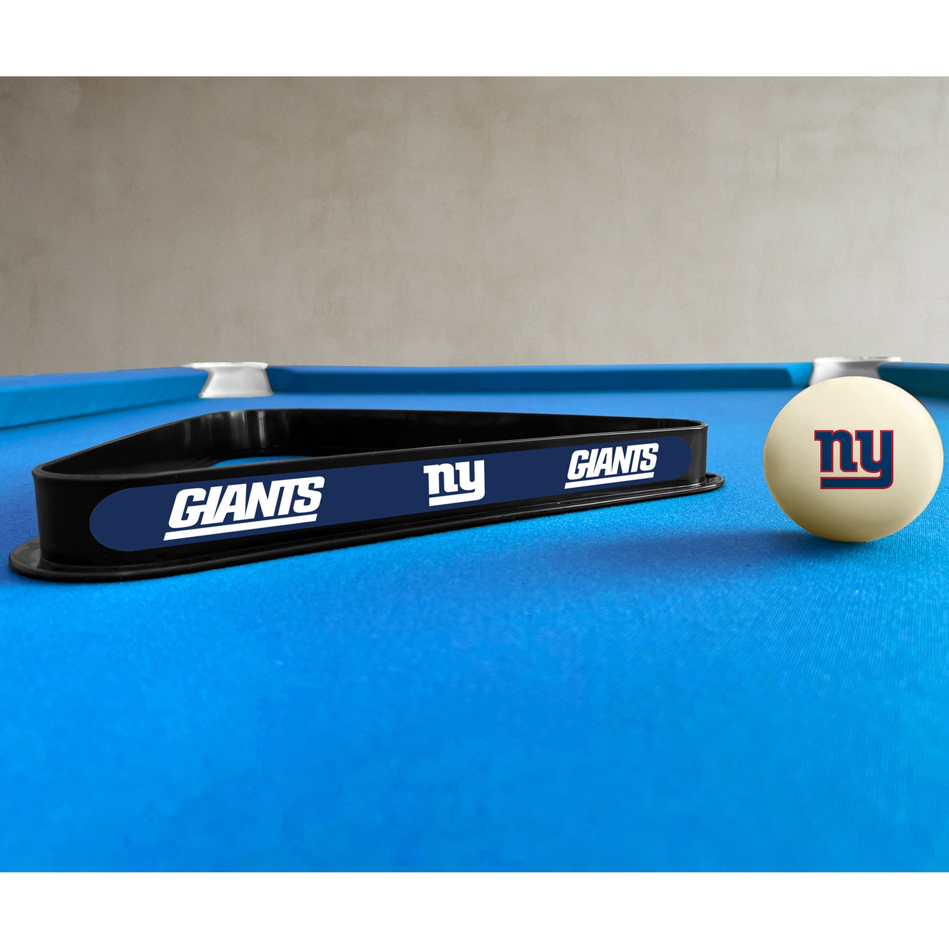 New York Giants triangle rack and cue ball set