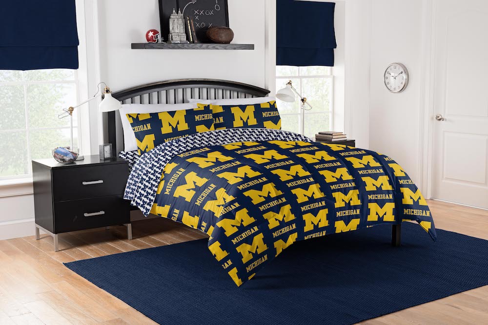 Michigan Wolverines full size bed in a bag