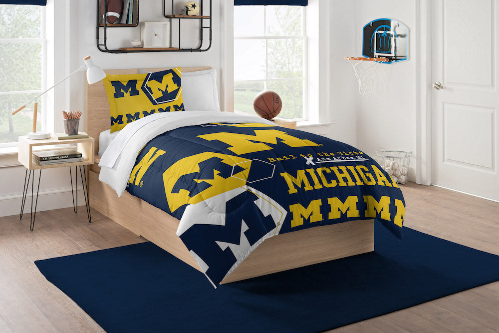 Michigan Wolverines twin size comforter set