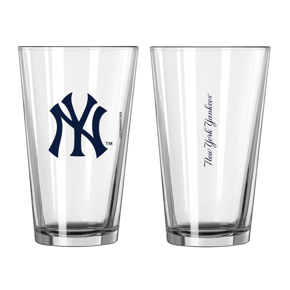 New York Yankees pint glass